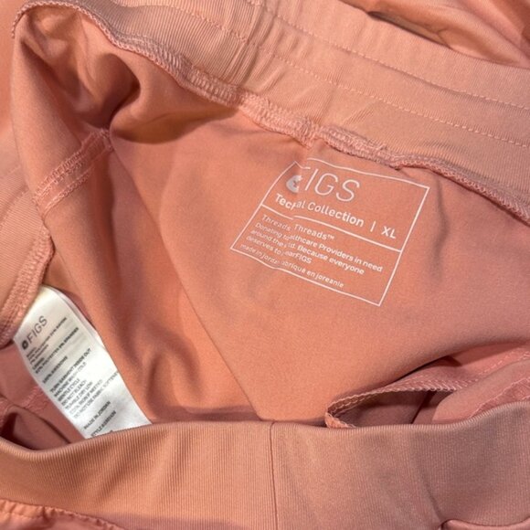 Figs Coral Women's Scrub Set - Picture 10 of 10